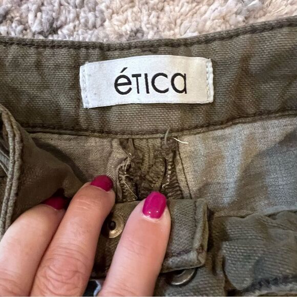 NWOT‎ ÉTICA REN CROPPED CARGO PANT women's size 24 in the color sage - Picture 5 of 12